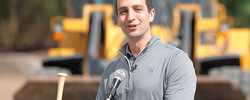 Yankees' Play-by-Play Announcer Harshly Criticizes Mets' David Stearns