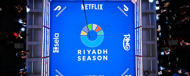 Future UFC Hall of Famer Set to Challenge for World Title in Boxing