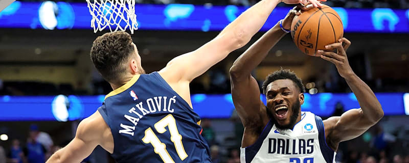 Mavericks’ Moussa Cisse exits clash vs. Pelicans with ankle injury
