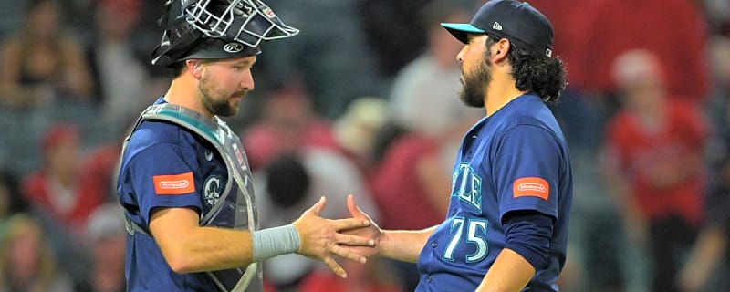 Mariners pick up Andres Munoz contract, but declines 2 other options