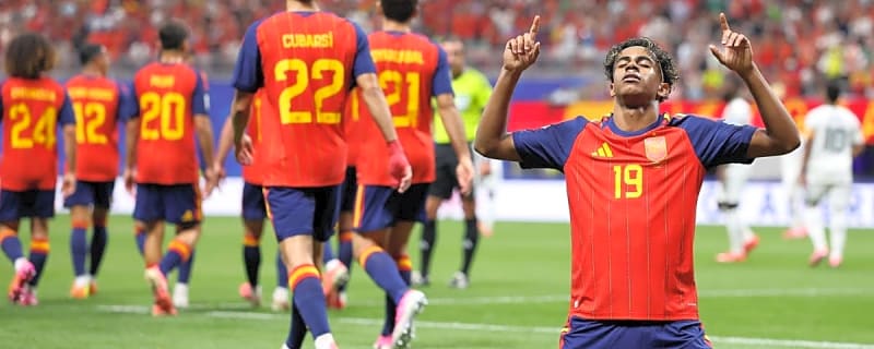 Who are the Commentators In Uruguay vs. Spain World Cup Match?