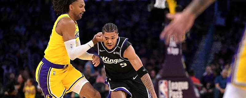 Kings’ Darius Acuff limps off court vs. Warriors