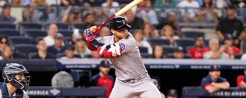 Willson Contreras Makes Return to Red Sox Lineup for Series Finale