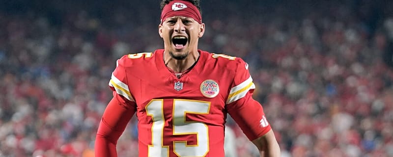 Chiefs’ Patrick Mahomes breaks Dan Marino record with TD pass vs. Lions