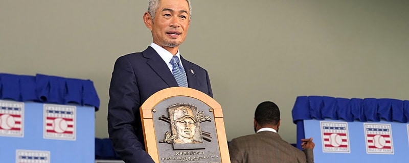 Ichiro Suzuki puts on uniform to help Mariners prepare for ALDS