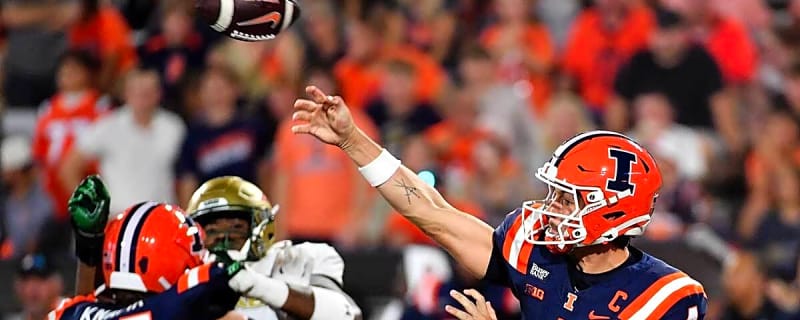 Watch Illinois football’s Katin Houser connect with Ty Robinson on epic Hail Mary in season opener
