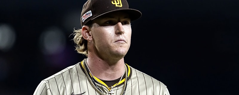 Padres make 2 roster moves before Diamondbacks clash