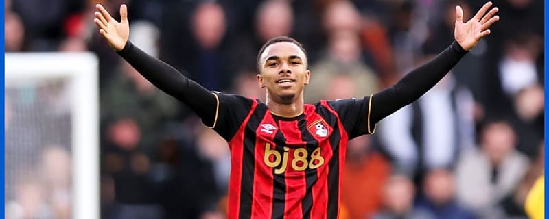 A breaking news report claims Chelsea now enter race to sign Premier League star