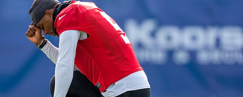 Raiders Warned Against Swinging Blockbuster Trade for Enticing QB