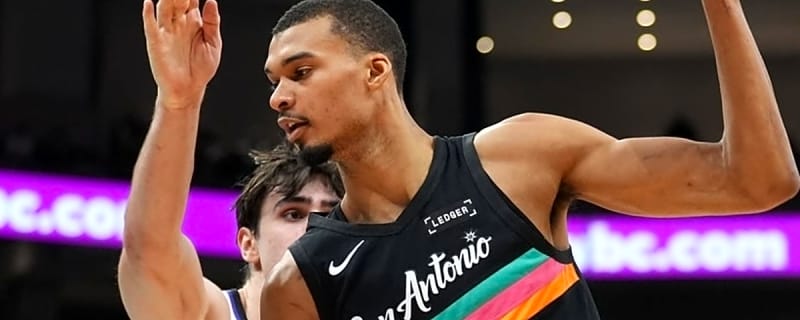 Victor Wembanyama reacts to fan alien costume, fan turnout at road games