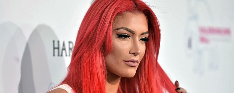 Legendary WWE Star Announces She's Finalized Divorce at 42