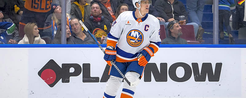 Islanders’ Anders Lee hits Matthew Schaefer with glowing praise after Canadiens win