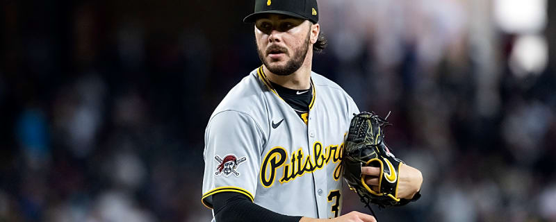 Tigers’ Tarik Skubal gives Paul Skenes his flowers before All-Star Game