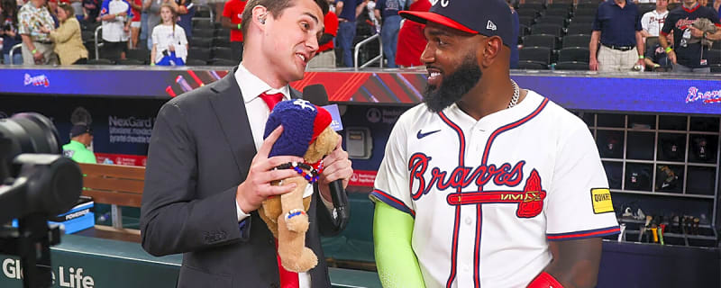 Braves reporter goes viral after asking for fan’s number on-air