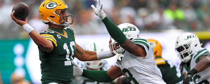 Why Packers’ Jordan Love was seen shaking arm out in concerning moment vs. Jets