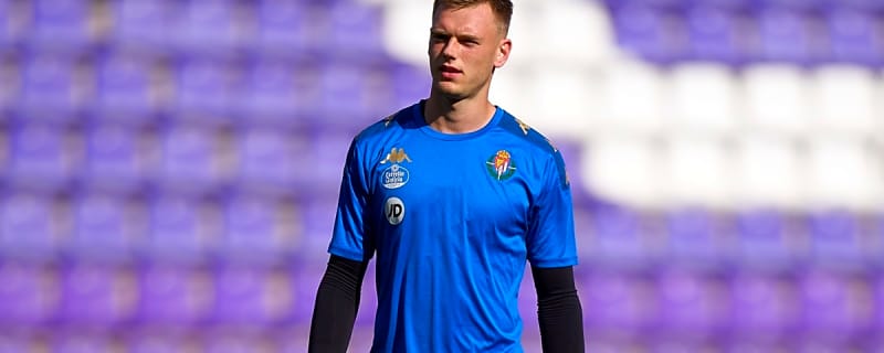 Arsenal man could terminate his deal to complete move to Spain