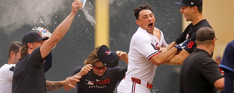 Twins go viral after successful walk-off bunt