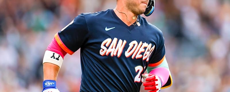 Ty France hit 500 plate appearances on the Padres' final at-bat of the season, triggering a contract incentive with the whole clubhouse watching