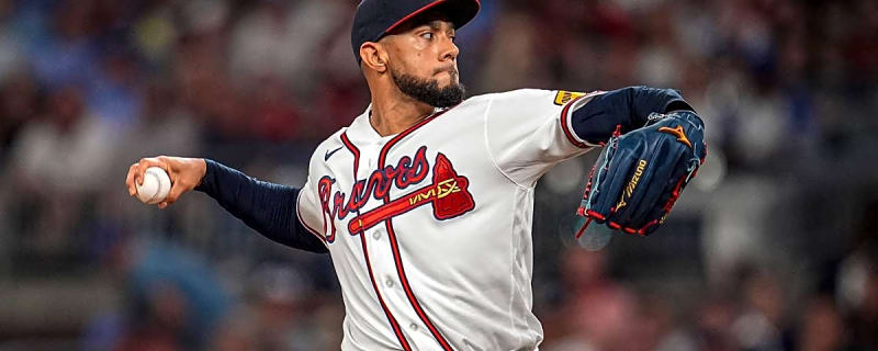 Robert Suarez Nearing Return to Braves Bullpen Before MLB Postseason 