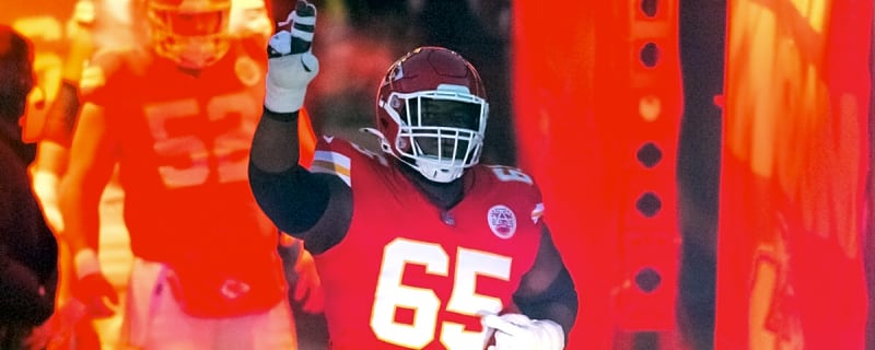 Kansas City Chiefs move to solidify offensive line in post-Joe Thuney era with record contract extension for RG Trey Smith