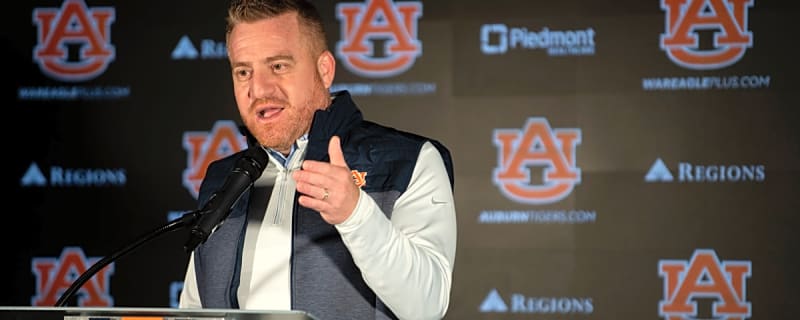Auburn head coach Alex Golesh reportedly hires former Tennessee Vols offensive coordinator to his coaching staff