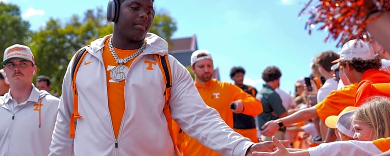 Titans superstar defensive lineman offers strong take on Vols OL David Sanders viral spring practice rep