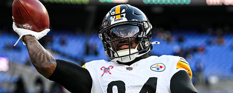 Former Tennessee Vols WR Cordarrelle Patterson does his best Adam Schefter impression and breaks news about his own career