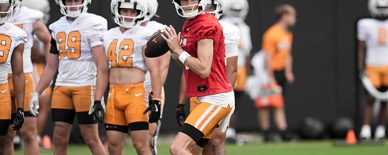 NBC Sports&#39; Cris Collinsworth and Titans coach Brian Callahan see the same red flags with QBs in the Tennessee Vols&#39; offense