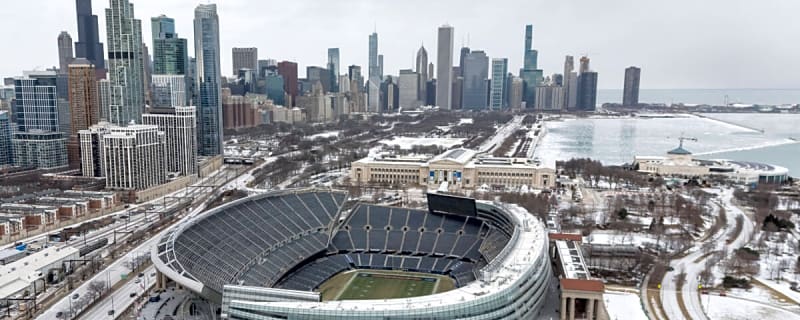 'Quit Funding Illegal Immigrants': Bears Legend Slams Illinois Governor Over Stadium Mismanagement as Indiana Looms