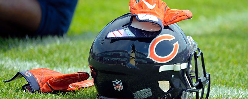 Bears 10-Year Veteran Bids Emotional Farewell to Chicago