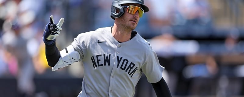 Cody Bellinger Catch Makes MLB&#39;s Top 10 Plays of the Week