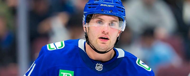 Predators acquire Hoglander from Canucks for pick