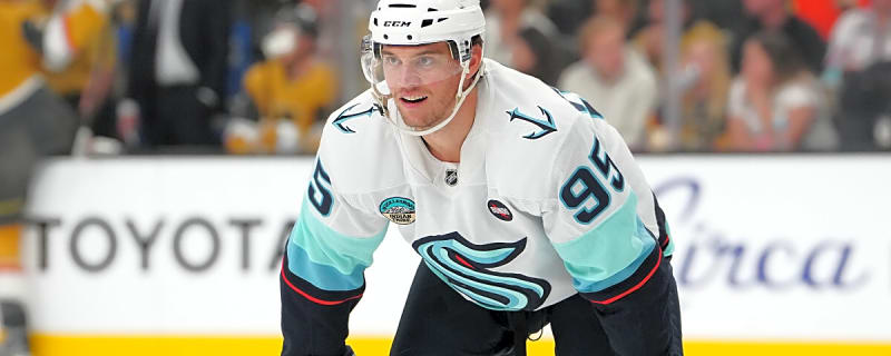 Reaction: Andre Burakovsky Deal Another Shrewd Move for Blackhawks