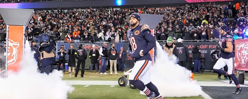 Bears QB Caleb Williams continues to draw comparisons to two sports legends after another clutch performance in Week 16