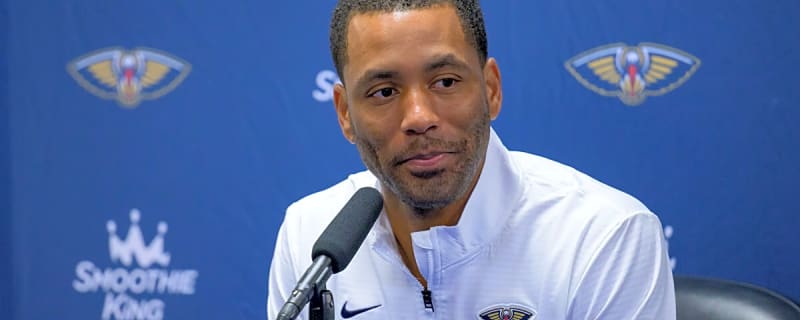 Pelicans Send Message to Departing Executive