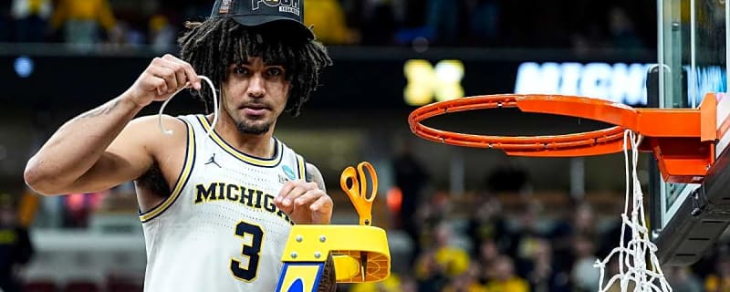 Michigan Star Elliot Cadeau Receiving Medical Attention Before Final Four