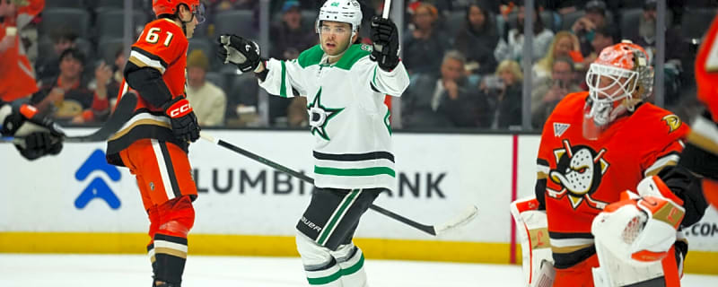 Stars Score 4 in the 1st en Route to 8-3 Win Over Ducks