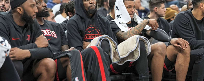 Security Rushes In to Stop Scuffle as Rockets Lose the Plot Against Kings