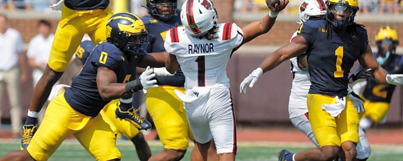 3,000-Yard College Football QB Enters Transfer Portal After College Football Season