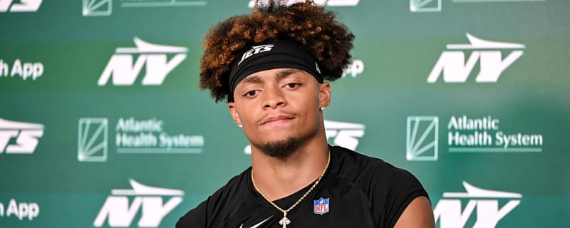 Jets&#39; Justin Fields Not Trying To Be &#39;Celebrity Quarterback&#39;