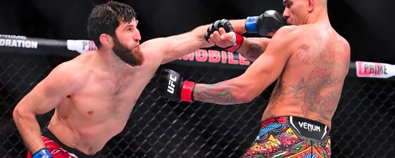 Jon Jones Humbly Accepts Alex Pereira’s White House Card Call-Out While Taking Shots at Tom Aspinall