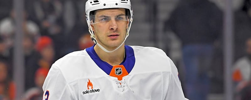 Islanders’ Hopes Hinge on Mathew Barzal’s Questionable Knee Status