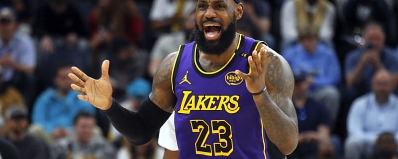 LeBron James Sends Clear Locker Room Message, Exposes 2 Glaring Mistakes in Kings Loss