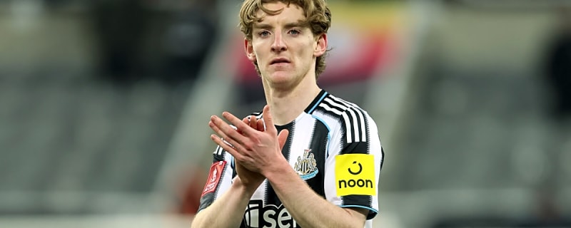 Why Is Anthony Gordon Not Starting Tonight for Newcastle United vs Barcelona?