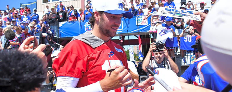 Josh Allen makes a young fan’s day with heartwarming gesture after he noticed her crying