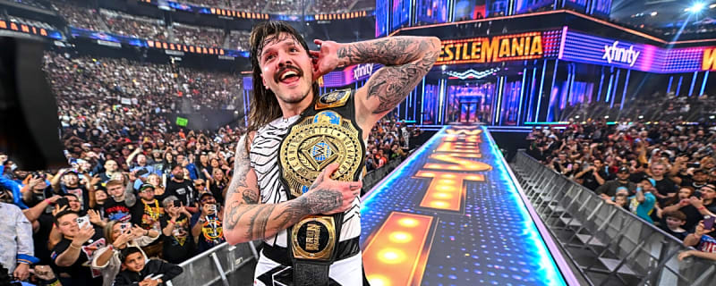 Dominik Mysterio Taunts WWE Hall-of-Famer Backstage