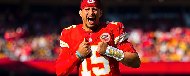 Patrick Mahomes Shows Love To Chiefs Before Sunday's Game