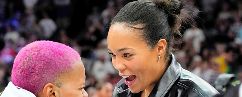 Kayla McBride leads Collier-less Lynx to dominant win over Sparks