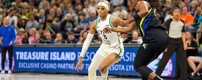 DiJonai Carrington seemingly irked by Lynx announcer&#39;s playful jab