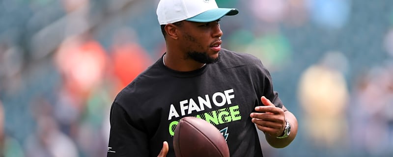 Eagles take advantage of Broncos&#39; roster cuts and sign former Notre Dame star running back